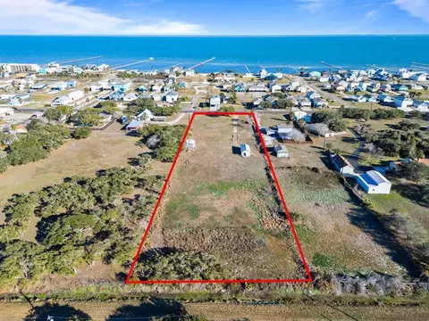 1315 S Church St, Rockport, TX 78382
