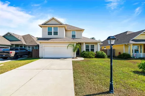 109 Shadow Moss Ln, Rockport, TX 78382