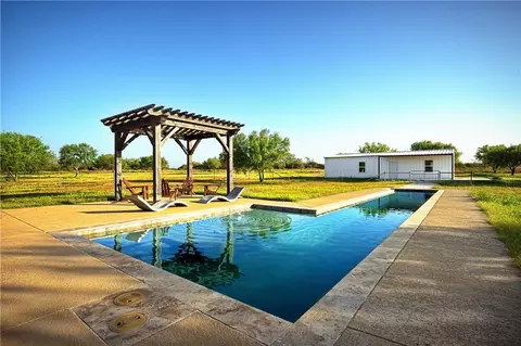 Exterior - 10023 County Rd 597 Hwy 9, Mathis, TX 78368 photo 5 of 7