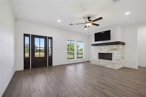 Living - 10023 County Rd 597 Hwy 9, Mathis, TX 78368 photo 2 of 4