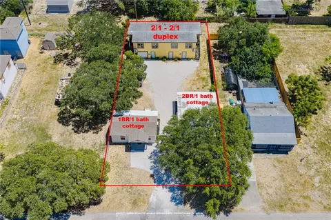 223 S 8th St, Aransas Pass, TX 78336