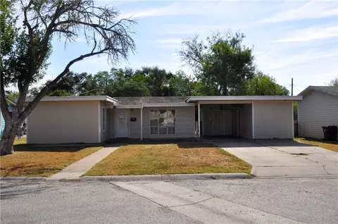 1320 W Circle Dr, Kingsville, TX 78363