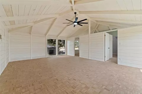 Living - 1024 E Main St, Sinton, TX 78387 photo 10 of 11
