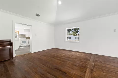 Living - 1024 E Main St, Sinton, TX 78387 photo 6 of 11