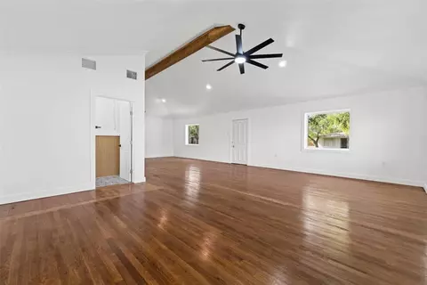 Living - 1024 E Main St, Sinton, TX 78387 photo 4 of 11