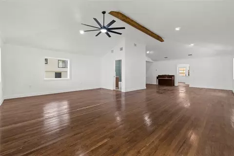 Living - 1024 E Main St, Sinton, TX 78387 photo 3 of 11
