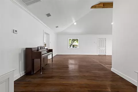 Living - 1024 E Main St, Sinton, TX 78387 photo 8 of 11