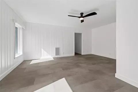 Living - 1024 E Main St, Sinton, TX 78387 photo 11 of 11