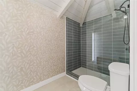 Bath - 1024 E Main St, Sinton, TX 78387 photo 3 of 6