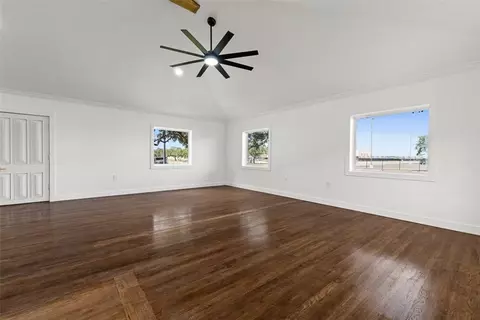 Living - 1024 E Main St, Sinton, TX 78387 photo 5 of 11