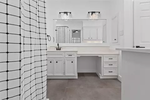 Bath - 1024 E Main St, Sinton, TX 78387 photo 6 of 6
