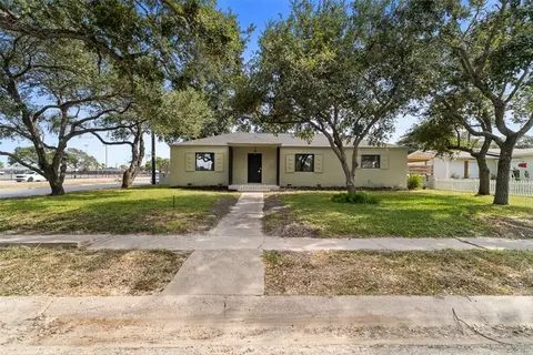 Exterior - 1024 E Main St, Sinton, TX 78387 photo 3 of 9