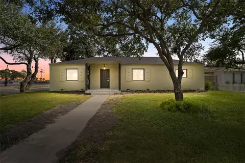 Exterior - 1024 E Main St, Sinton, TX 78387 photo 2 of 9