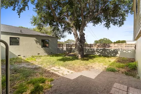 Exterior - 1024 E Main St, Sinton, TX 78387 photo 8 of 9