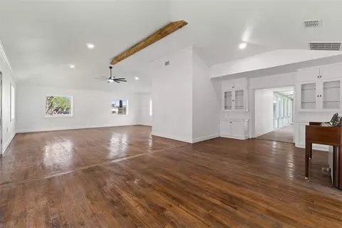 Living - 1024 E Main St, Sinton, TX 78387 photo 7 of 11