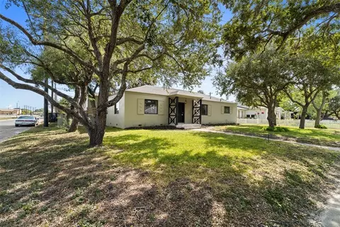 Exterior - 1024 E Main St, Sinton, TX 78387 photo 4 of 9