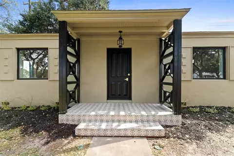 Exterior - 1024 E Main St, Sinton, TX 78387 photo 6 of 9