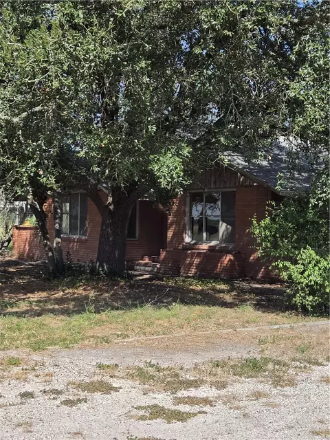 369 Edith Dr, Alice, TX 78332