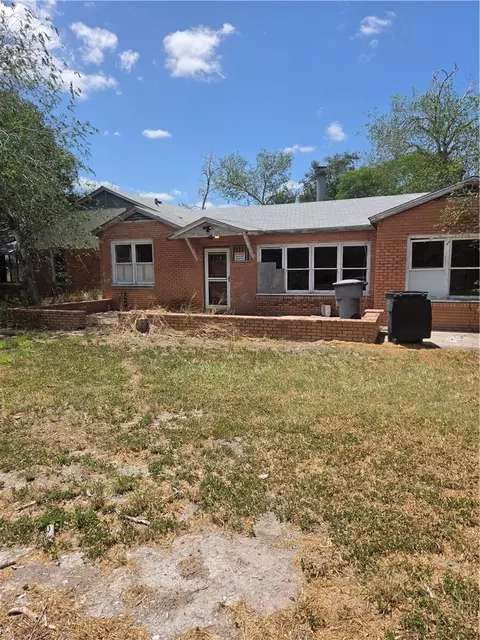 369 Edith Dr, Alice, TX 78332
