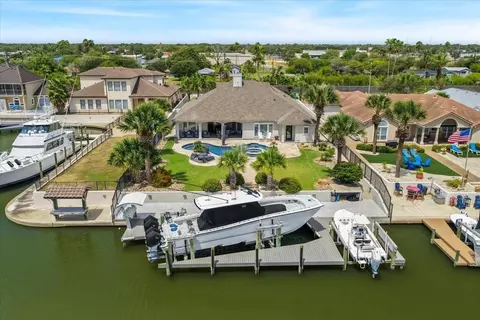 313 Porpoise Dr, Aransas Pass, TX 78336