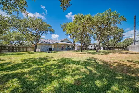 750 Redwood Ave, Rockport, TX 78382