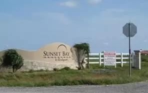 102 Sunrise Dr, Rockport, TX 78382