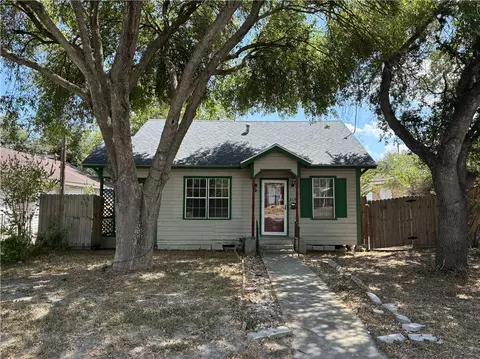 315 E Alice Ave, Kingsville, TX 78363
