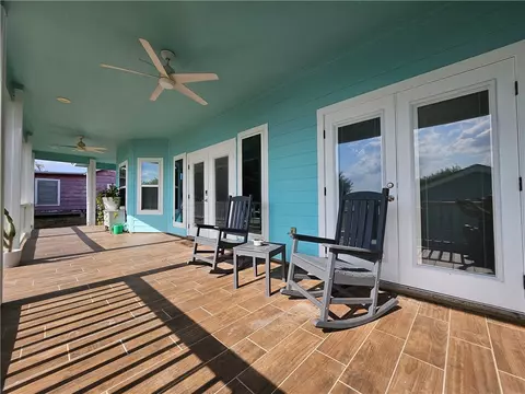 Exterior - 115 Sunny Ln, Mathis, TX 78368 photo 3 of 9