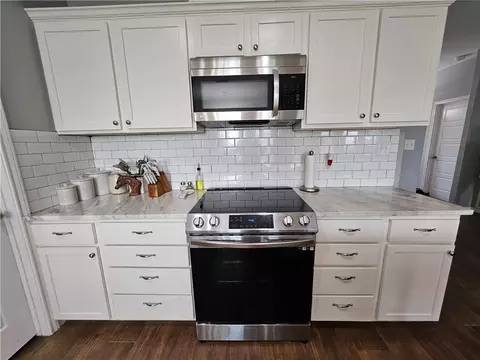 Kitchen - 115 Sunny Ln, Mathis, TX 78368 photo 4 of 5