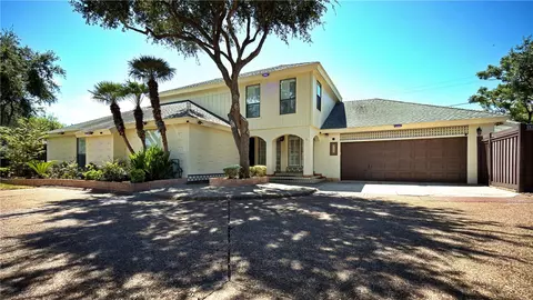 5825 Ocean Dr, Corpus Christi, TX 78412