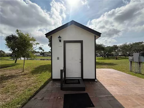 104 Augusta Cir, Aransas Pass, TX 78336