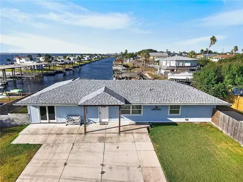 111 Caribbean Dr, Corpus Christi, TX 78418