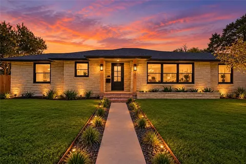 301 Pasadena Pl, Corpus Christi, TX 78411