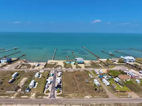 24 Copano Rdg, Rockport, TX 78382