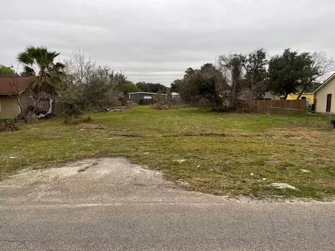 329 S 11th St, Aransas Pass, TX 78336