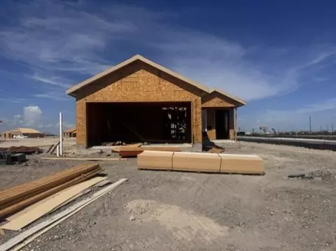 100 Cowboy Trl, Sinton, TX 78387