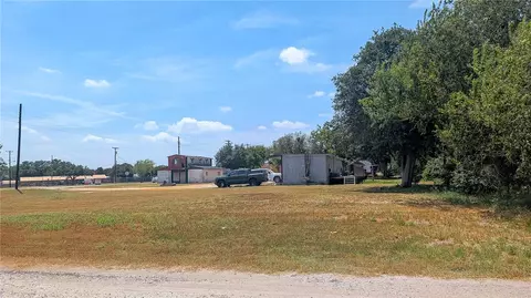 Exterior - 315 N Front St, Mathis, TX 78368 photo 5 of 6