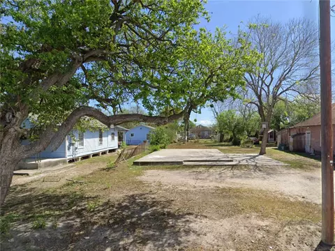 1008 S Brownlee Blvd, Corpus Christi, TX 78404