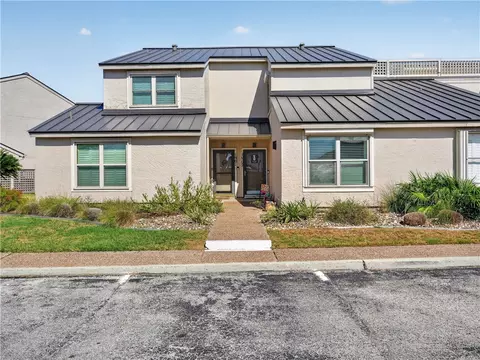 1902 Bayhouse Dr, Rockport, TX 78382