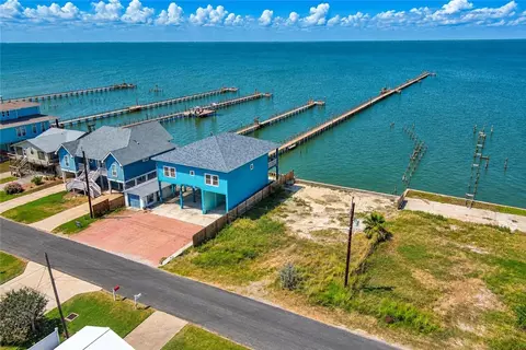 150 Ridge Harbor Dr, Rockport, TX 78382