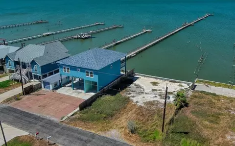 150 Ridge Harbor Dr, Rockport, TX 78382