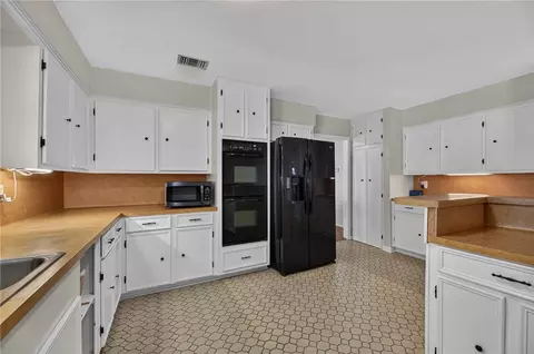 Kitchen - 152 Zenna Dr, Mathis, TX 78368 photo 4 of 4
