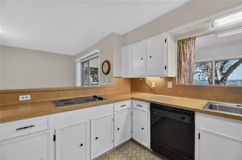 Kitchen - 152 Zenna Dr, Mathis, TX 78368 photo 1 of 4