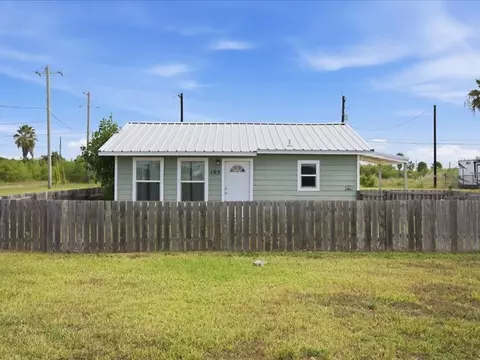 103 S Arch St, Aransas Pass, TX 78336