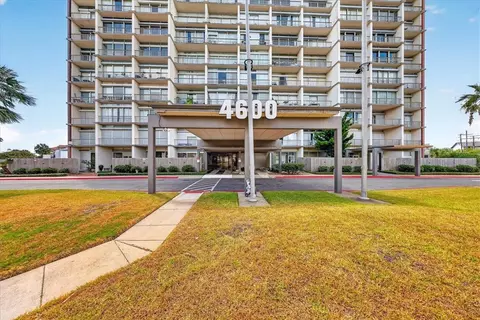4600 Ocean Dr #104, Corpus Christi, TX 78412