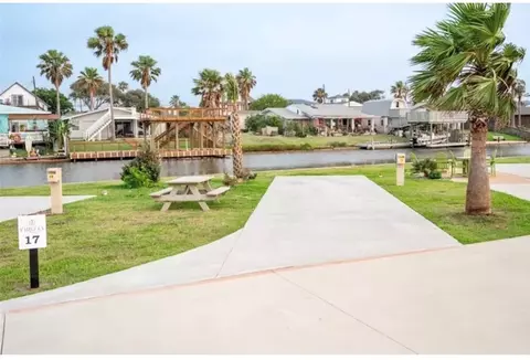 101 Caribbean Dr #17, Corpus Christi, TX 78418