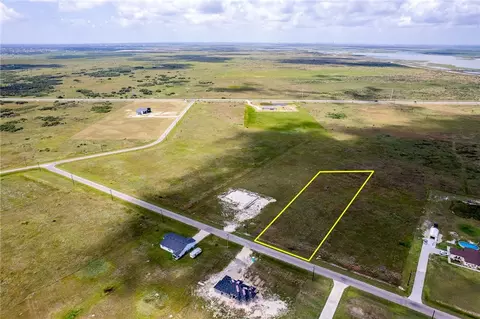 212 Sunrise Dr, Rockport, TX 78382