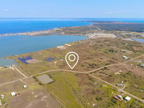 542 E Sagebrush Dr, Rockport, TX 78382