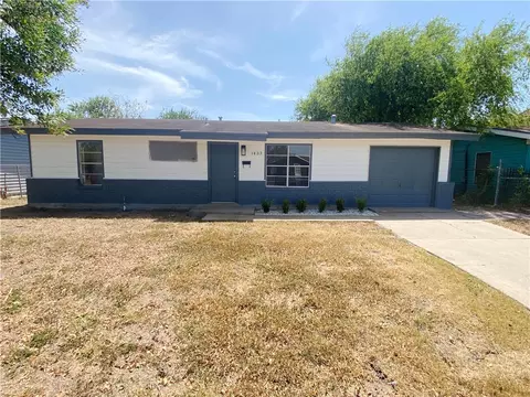 1433 Madrid Dr, Corpus Christi, TX 78416