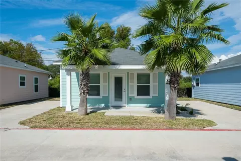153 Oasis Cir, Rockport, TX 78382